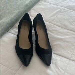 Ellen Tracy Black Pointed Toe Cap Pumps